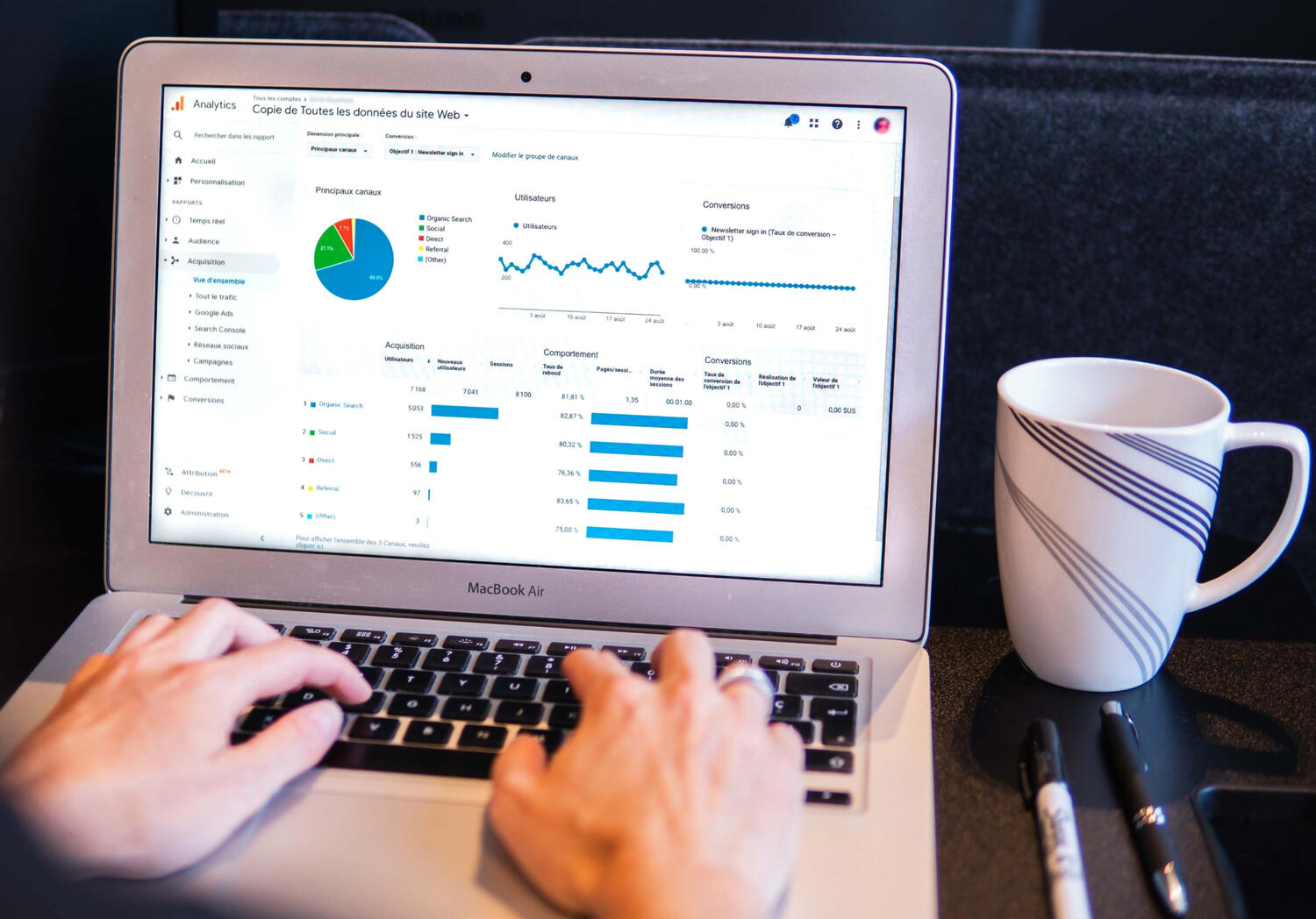 Вижте резултатите от всяка кампания и автоматизирани отговори в прекрасно форматирани доклади. Визуализирайте отварянията, кликовете, отказите, жалбите и страните с диаграми и данни. Можете да експортирате сегменти от абонатите си за повторно насочване.